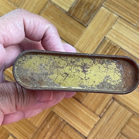 Vintage Velvet tobacco tin/stash box - Picture 5 of 14